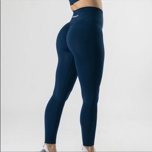 Alphalete amplify leggings (tuxedo blue)